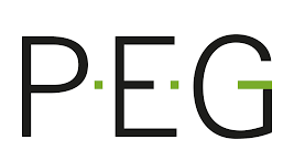 Schwarzer Text „P.E.G.“ mit kleinen grünen Quadraten zwischen den Buchstaben auf weißem Hintergrund.
